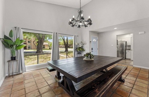North San Antonio - SAT House | Pool + Hot Tub + Fire Pit + Game Room + 20 min DT/River walk + 15 min Airport