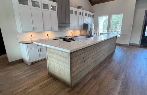 Sabinal House | POOL~HOT TUB~FRIO RIVER~GOLF~SLEEPS 30