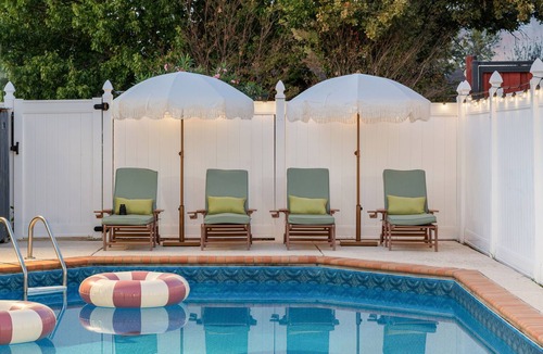 Grand Prairie House | Pool Hot Tub Game Room Outdoor Movies Luxury Stay