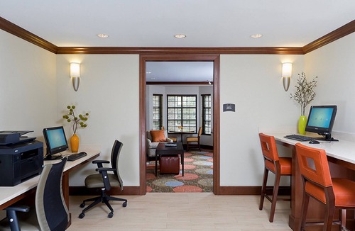 North Wales Condo | Pool & Hot Tub. Great King Suite!