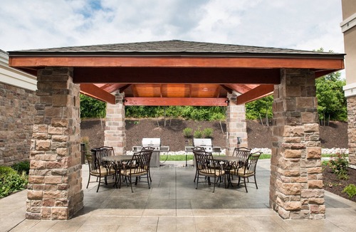 North Wales Condo | Pool & Hot Tub. Great King Suite!