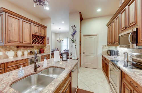 Bastrop House | Pool & Hot Tub in Sunny Smithville Getaway!