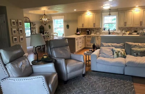 Lebanon Apartment | - POOL & HOT TUB - Light, Open, Cozy & Stylish Home