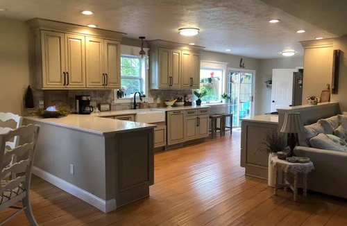 Lebanon Apartment | - POOL & HOT TUB - Light, Open, Cozy & Stylish Home