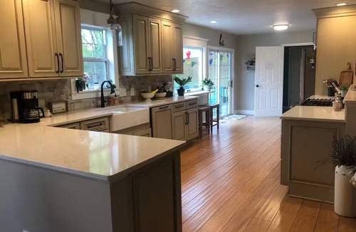 Lebanon Apartment | - POOL & HOT TUB - Light, Open, Cozy & Stylish Home