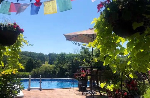 Lebanon Apartment | - POOL & HOT TUB - Light, Open, Cozy & Stylish Home