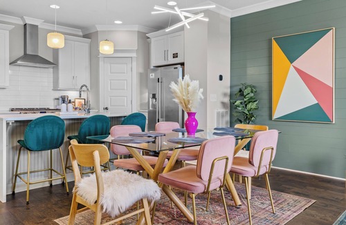 Talbot's Corner House | Pool & Hot Tub Oasis ★ Fire Pit & Grill ★ Rooftop ★ Mins to Broadway & Downtown!