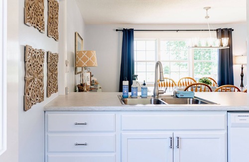 Coloma House | POOL, HOT TUB, PET FRIENDLY FENCED IN YARD RETREAT CLOSE TO LAKE MICHIGAN!