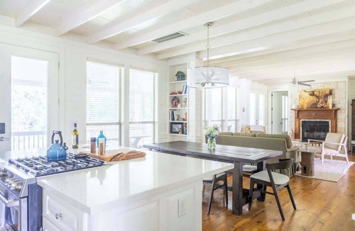 Round Top House | Pool+Hot Tub+Pickleball | Minutes to Henkel Square