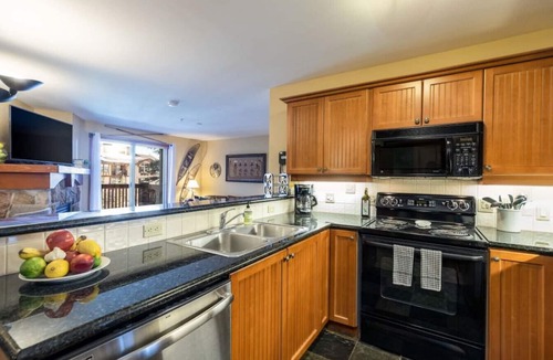 Salt Lake Mountain Resorts Condo | Pool,Hot Tub,Pool Table,Bike,Hike,Ski-Resort View!