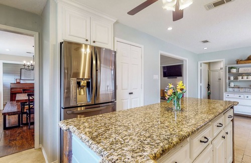 Tomball House | Pool, Hot Tub & Pool Table! Grand Home in Tomball