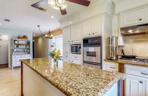 Tomball House | Pool, Hot Tub & Pool Table! Grand Home in Tomball