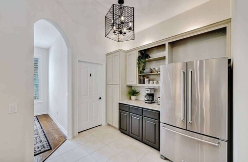Dripping Springs House | Pool | Hot Tub | Sleeps 14 & Pets Allowed!