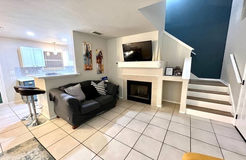 San Antonio House | Pool+Hot Tub! SixFlags/SeaWorld/Ntl Shooting Range