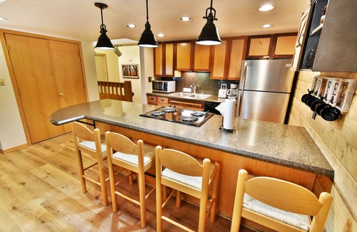 Frisco Condo | Pool, Hot Tubs, Deck On River! Walk to Main Street Dining, Shops, Events
