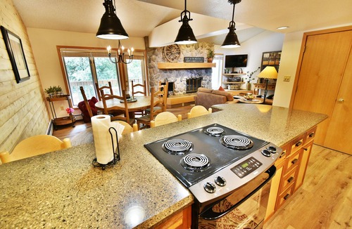 Frisco Condo | Pool, Hot Tubs, Deck On River! Walk to Main Street Dining, Shops, Events