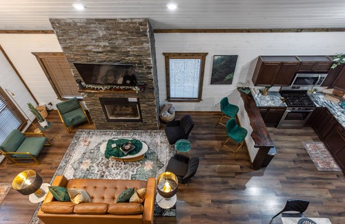 Broken Bow Cabin | Pool|Hotub|Fun-Fam-Cabin|In town|Paved roads