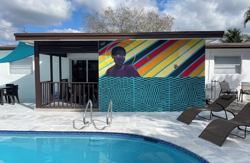 Sunrise House | Pool House 3/2: Grill, Mural and Ping Pong Table