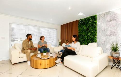 Driftwood House | Pool House 3B-2B King Bed - BBQ - EV