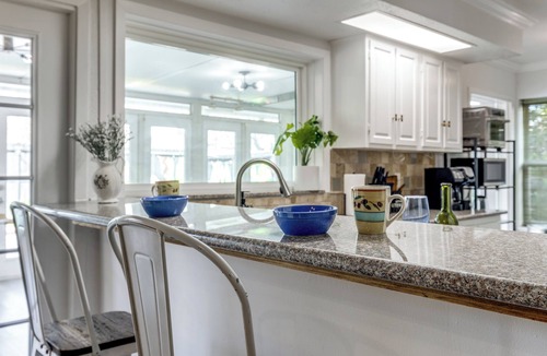 Meadows Place House | Pool House - 5-Bed- Pergola- Sunroom-Pet Friendly