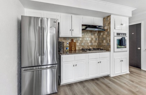 Meadows Place House | Pool House - 5-Bed- Pergola- Sunroom-Pet Friendly