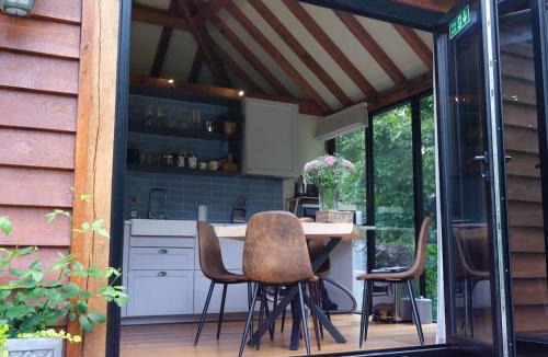 Streatley House | Pool House at Mill Cottage