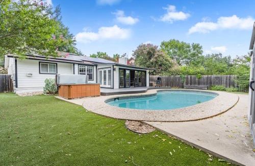 Franklin Park House | Pool House - Hot tub - Close to DT- Airport -Lounge