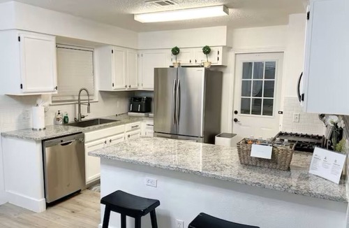 Greenslopes At Lake Creek House | Pool House near Downtown Round Rock