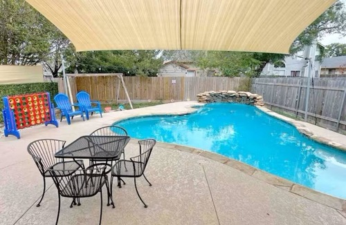 Greenslopes At Lake Creek House | Pool House near Downtown Round Rock