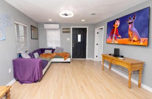 Prospect Hill Ski Chalet | Pool house , near downtown SA