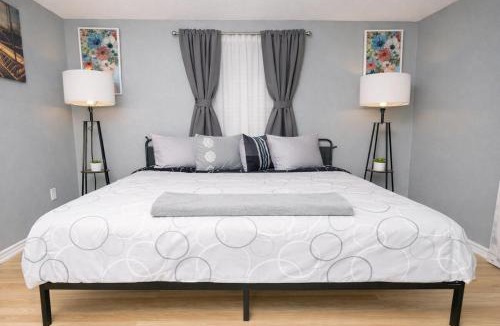 Prospect Hill Ski Chalet | Pool house , near downtown SA