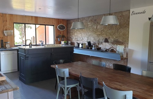 Quarante House | Pool house surrounded by vineyards