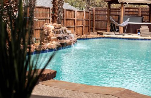 Corinth Villa | Pool house with hot tub and cinema