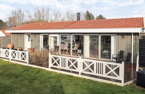 Togeholt House | Pool House with Petanque Court
