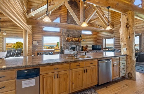 Fish Haven Cabin | POOL in Cabin, Sleeps 55+, Tons of Parking