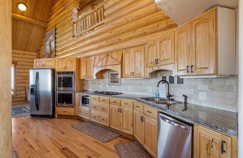 Fish Haven Cabin | POOL in Cabin, Sleeps 55+, Tons of Parking