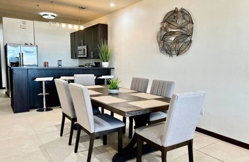 Mission Apartment | Pool & Jacuzzi Condo - Book Now!