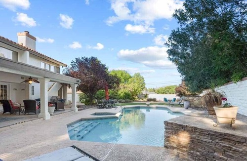El Paso Villa | POOL/JACUZZI! Pet & Child-friendly!