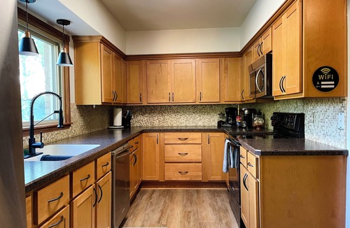 Keller Park House | Pool | Kayaks | Hot Tub | Game Rooms | Sleeps 16