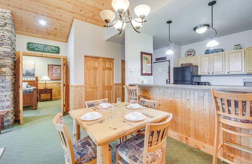 Two Harbors Condo | Pool & Lake Access: Northern Lakes Retreat!