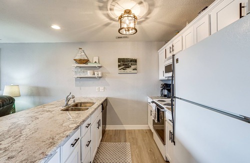 Osage Beach Condo | Pool & Lake Access! Sunset-View Gem in Osage Beach