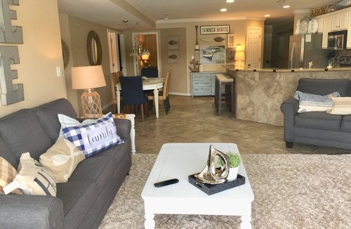 Camdenton Condo | Pool & LakeFront Views From Beautiful Condo!