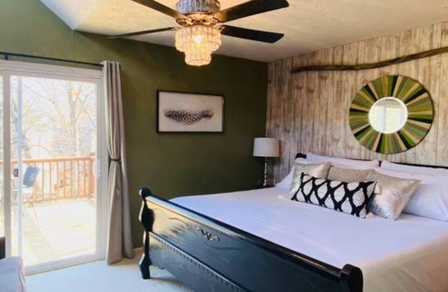 Holiday Island Villa | Pool+Lakeview+Wifi@The Big Chill on Table Rock Lake