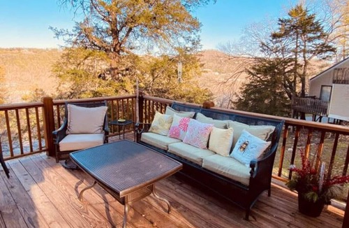 Holiday Island Villa | Pool+Lakeview+Wifi@The Big Chill on Table Rock Lake