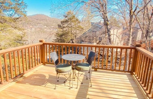 Holiday Island Villa | Pool+Lakeview+Wifi@The Big Chill on Table Rock Lake