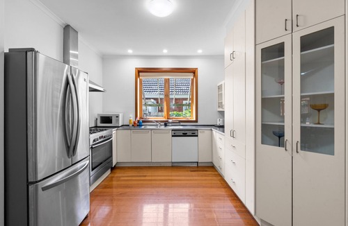 Brighton East House | Pool Large 5BR Home BBQ 5 Car Parks Central