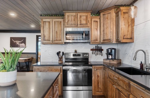 Bryant Cabin | Pool Lodge with amazing views!