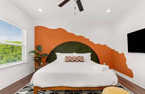 Denver Heights House | Pool-MovieTheater KING BED & 5 minutes to Alamodome