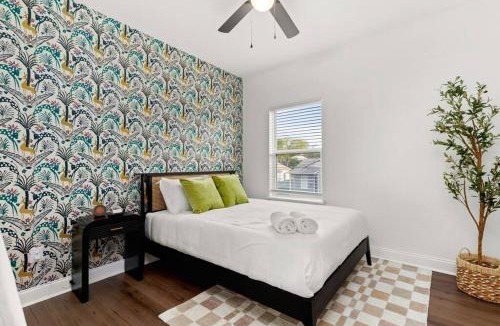 Denver Heights House | Pool-MovieTheater KING BED & 5 minutes to Alamodome