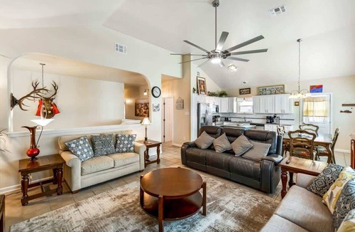 Safe Harbor House | Pool, Near Beach & Pet Friendly - La Casa Gialla